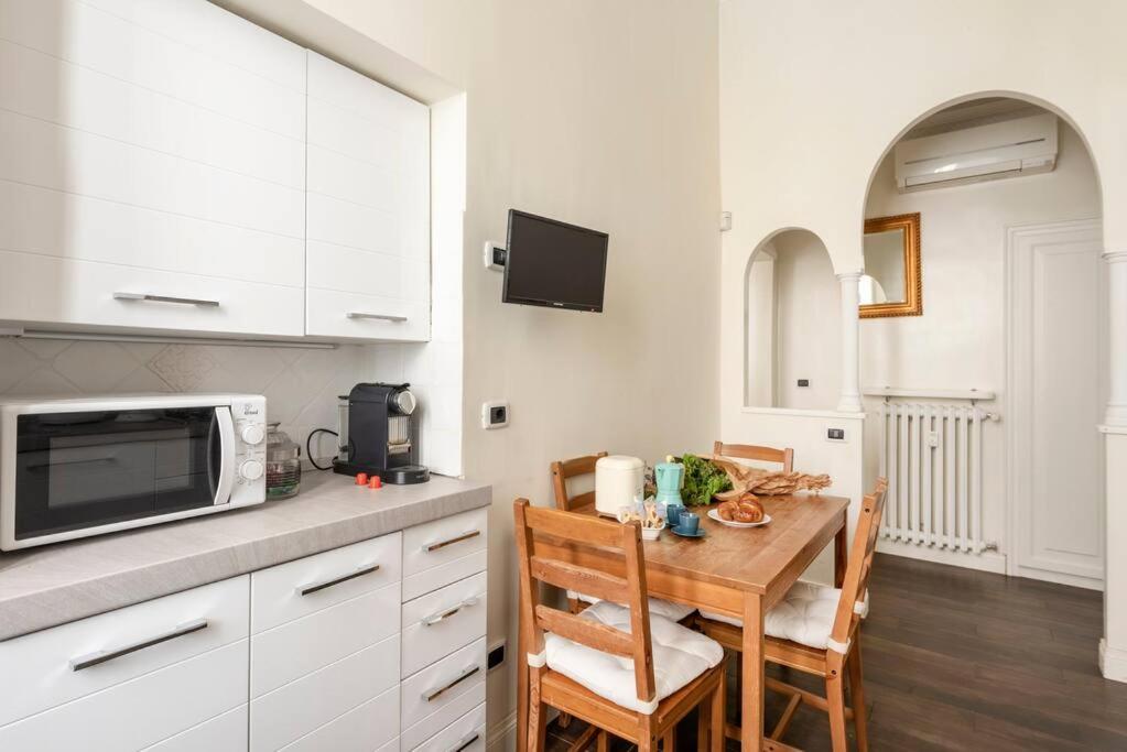 LUXURY BLU ROME APARTMENT ::: ROME, ITALY ::: COMPARE RATES